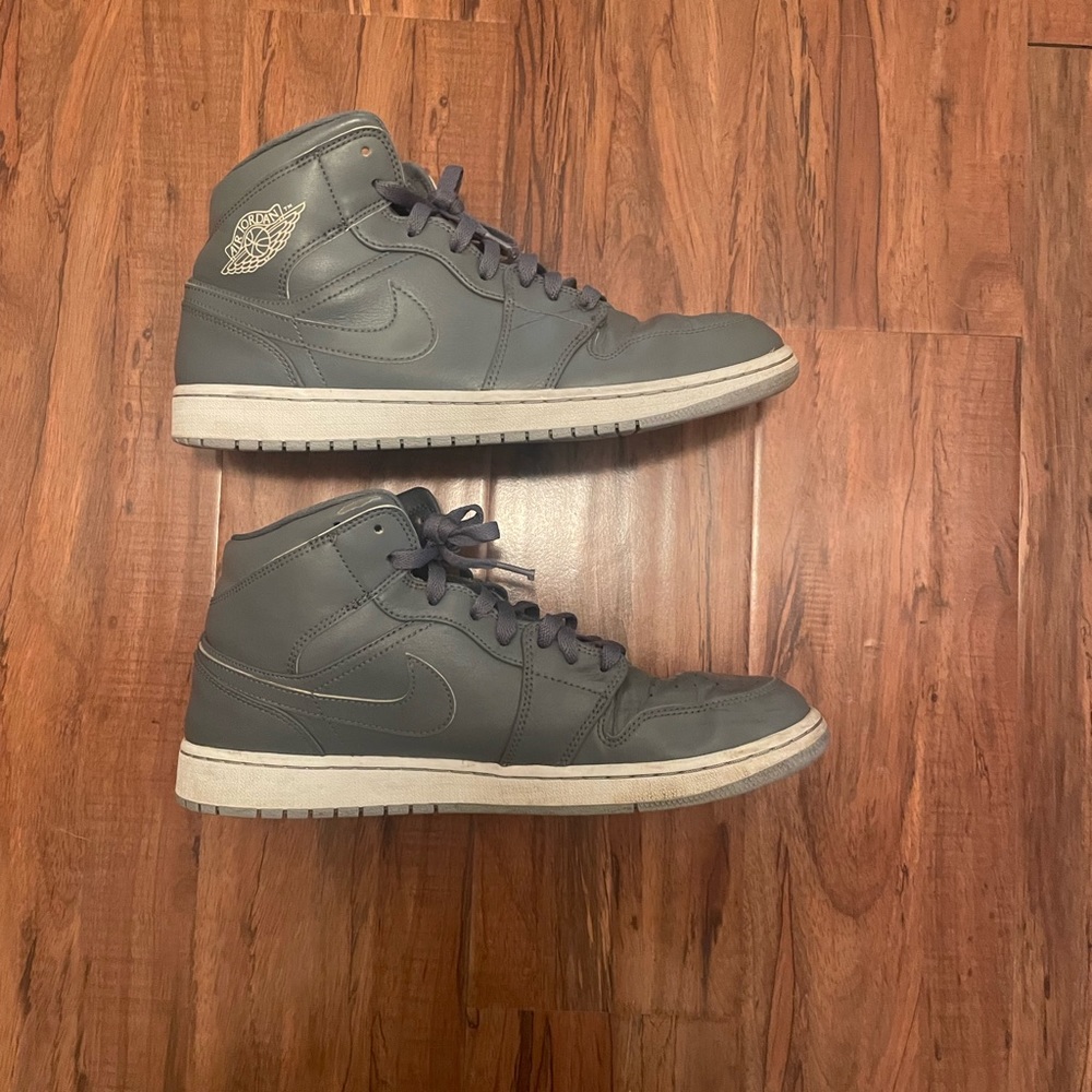 Jordan 1 Mid